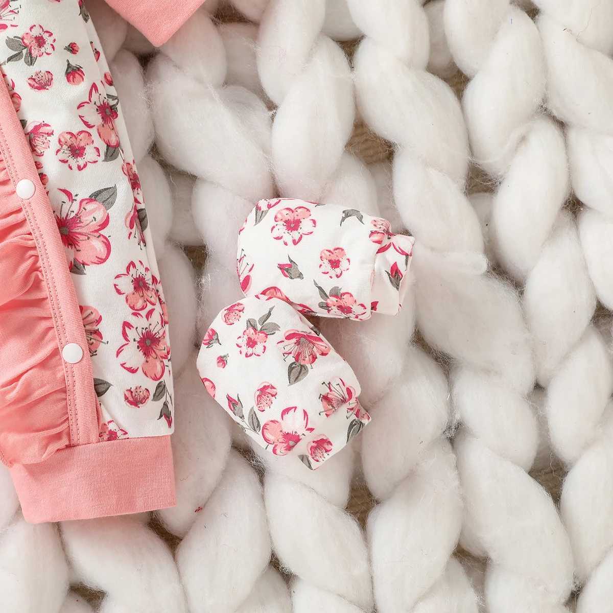 Clothing Sets 4Pcs Baby girls lovely print Flower autumn long-sleeve Fashion Vacation Jumpsuit +Bib+Headband+Gloves H241126