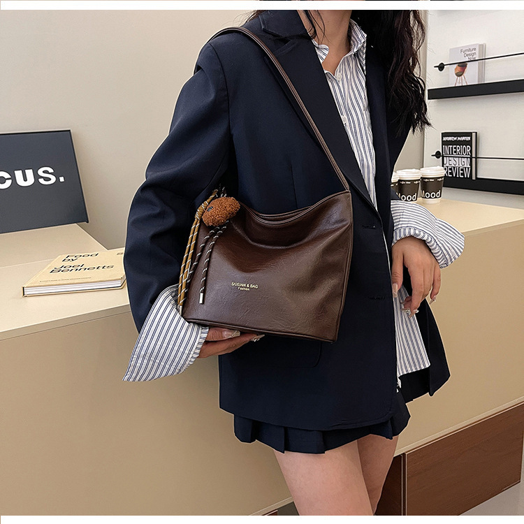 Autumn And Winter Super Popular Bags For Women New Versatile Single Shoulder Armpit Bag, Hand-held Bucket Bag Designer Handbags