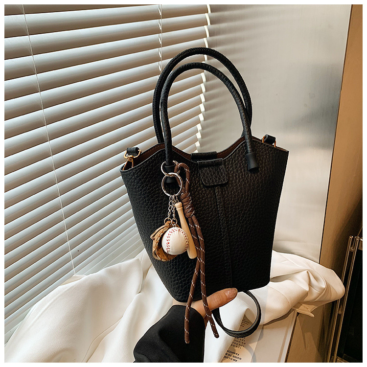 This Year's Popular Bucket For Bags Handbags Women Large Capacity New Autumn And Winter Casual Crossbody Carrying Handle Mother Bag Designer