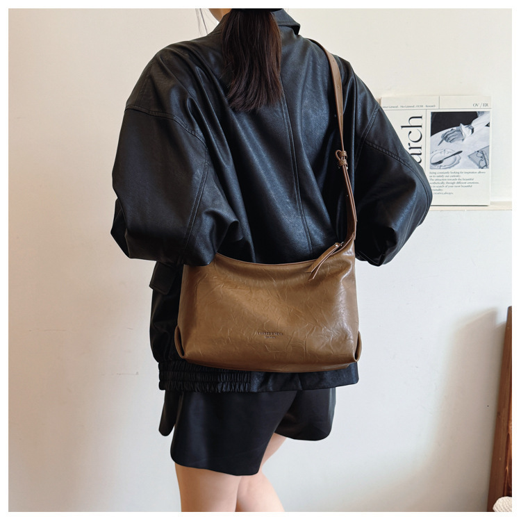 Large Capacity For Bags Handbags Women Autumn And Winter, New Niche Single Shoulder Crossbody Bag, Commuting Dumpling Bag Designer
