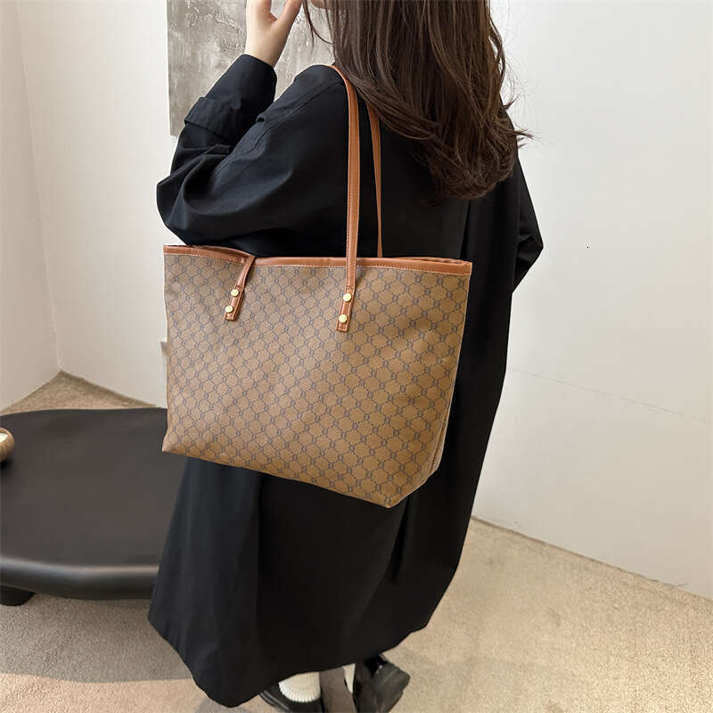 2024 Autumn High end Western Style 100 Handheld for Women's Work Commuting Large Capacity Leisure Tote Bag