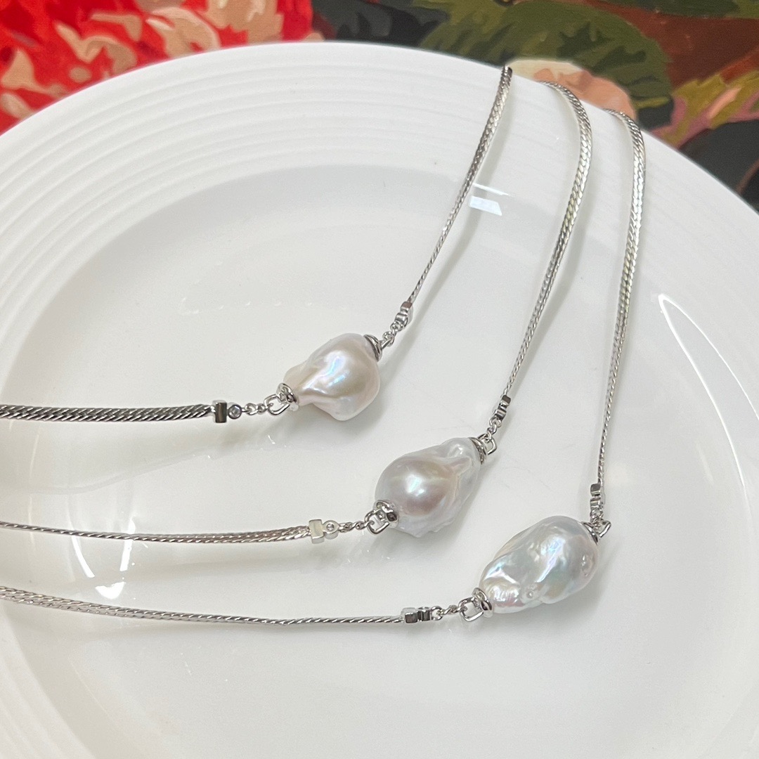 Chic Blue-Toned Pearl Choker with Sophisticated Baroque Accents for Modern Elegance