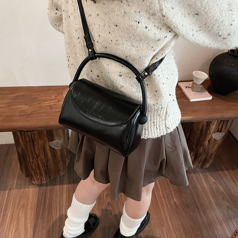 Outsourced Autumn/winter New Handheld Small Square Women's Fashion Versatile Single Shoulder Crossbody Bag