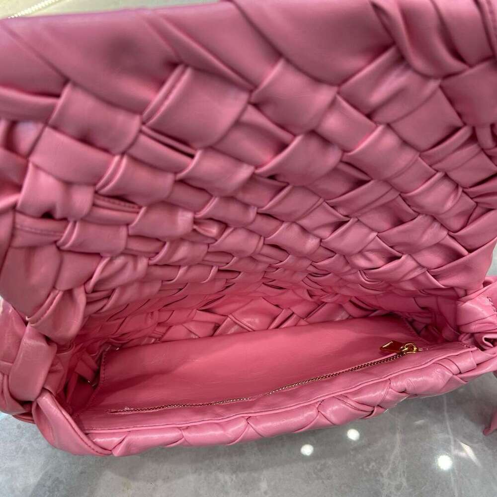 2025 Autumn/Winter New Product: French High Sensitivity Oil Wax Leather Folded Tassel Craftsmanship for Weaving Crossbody Shoulder Bag