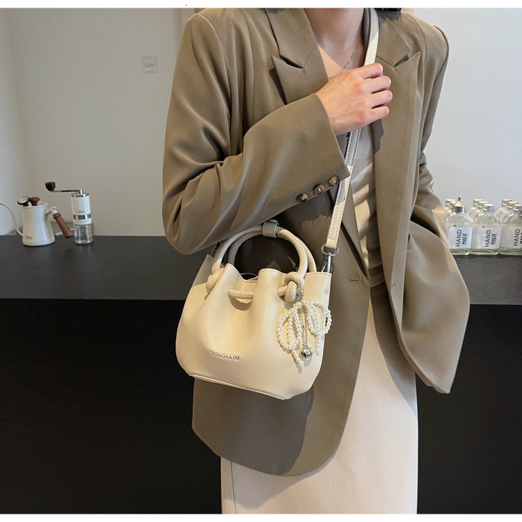 Wrinkled Small For Bags Handbags Women Fashionable Hand-held Shoulder Bag, Simple And Versatile Crossbody Commuting Bucket Bag Designer