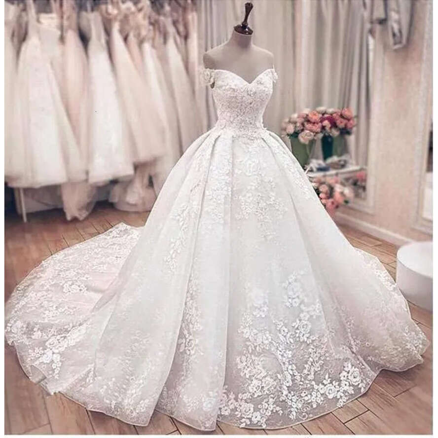 Dubai Arabic Ball Gown Dresses Off The Shoulder Beads Appliques Wedding Dress Bridal Gowns With Lace Up Back Cph095