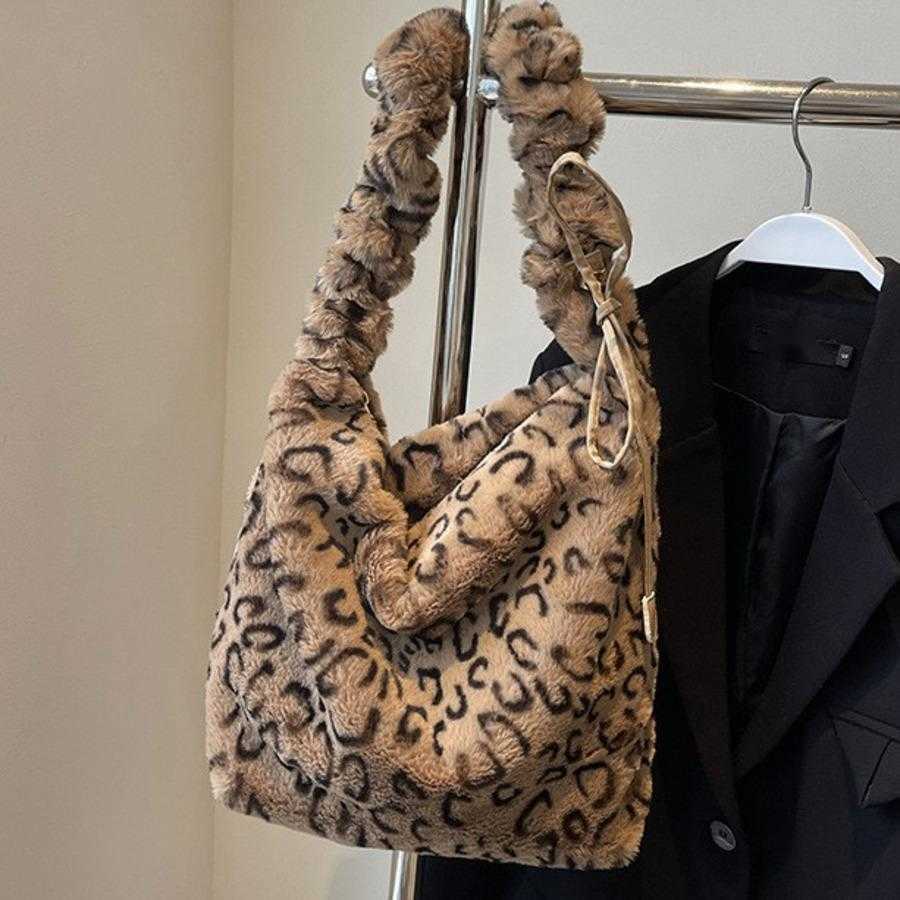 Bag Autumn winter WoMens Bag Spicy Girl Leopard Pattern Single Shoulder Underarm Bag Large Capacity Crossbody Bag Commuting Plush Bag 241104