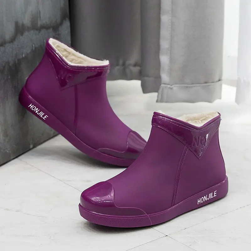 2024 womens fashionable galoshes purple warm fur line rain boots womens soft and smooth ankle boots pleated rain boots 241126