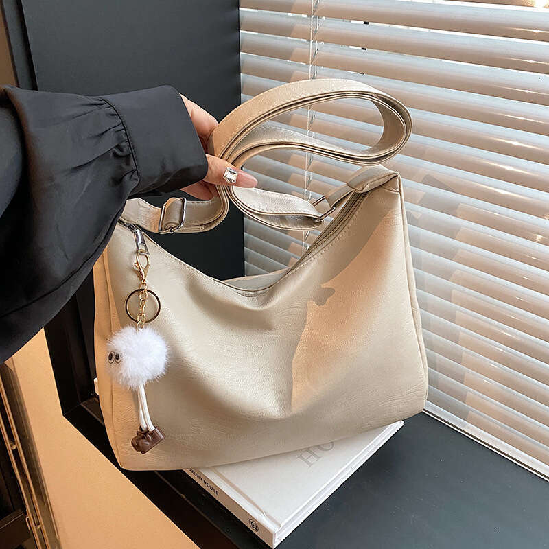 2024 new urban minimalist popular autumn and winter stylish large capacity women's crossbody fashionable single shoulder bag