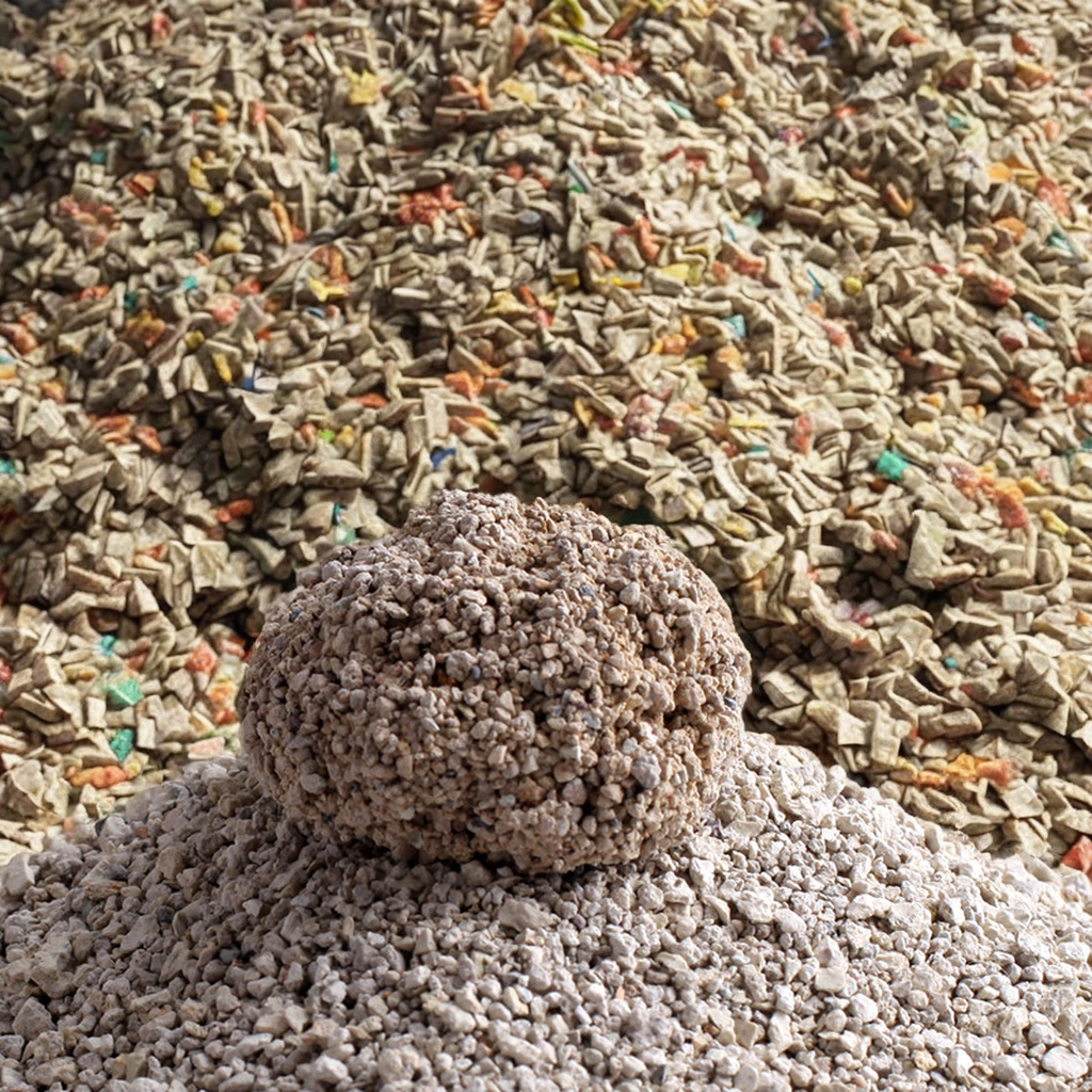 100% Raw Ore Bentonite Cat Litter OEM Customizable Irregular Shape Premium Cat Waste Management Product