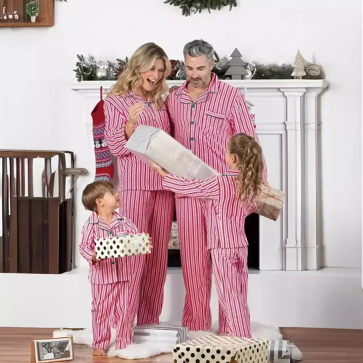 Family Christmas Pajamas Set Striped Print Mother Kids Matching Clothes Button ShirtTrousers Children Clothing Xmas Look Pijama 241126