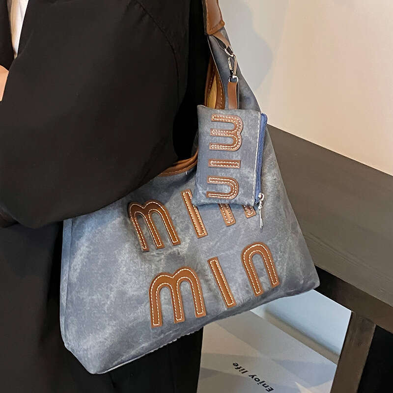 Large Capacity 2024 New Fashionable Casual Single Shoulder Tote Soft Face Versatile Commuter Crossbody Bag for Women