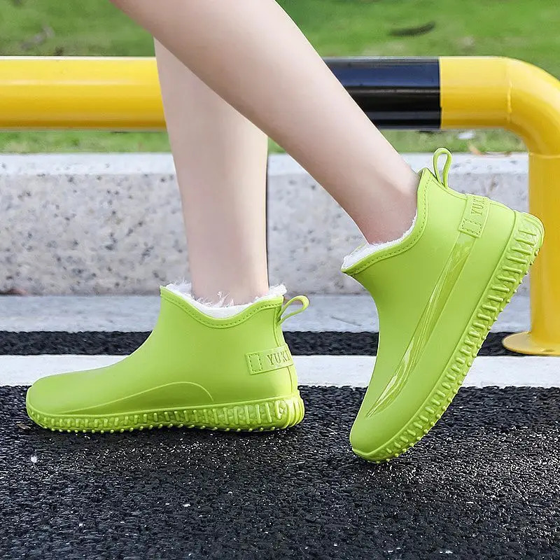 Fashionable and warm womens galoshes ankle rain boots anti slip and waterproof shoes womens winter woolen rain boots womens rubber boots 241126