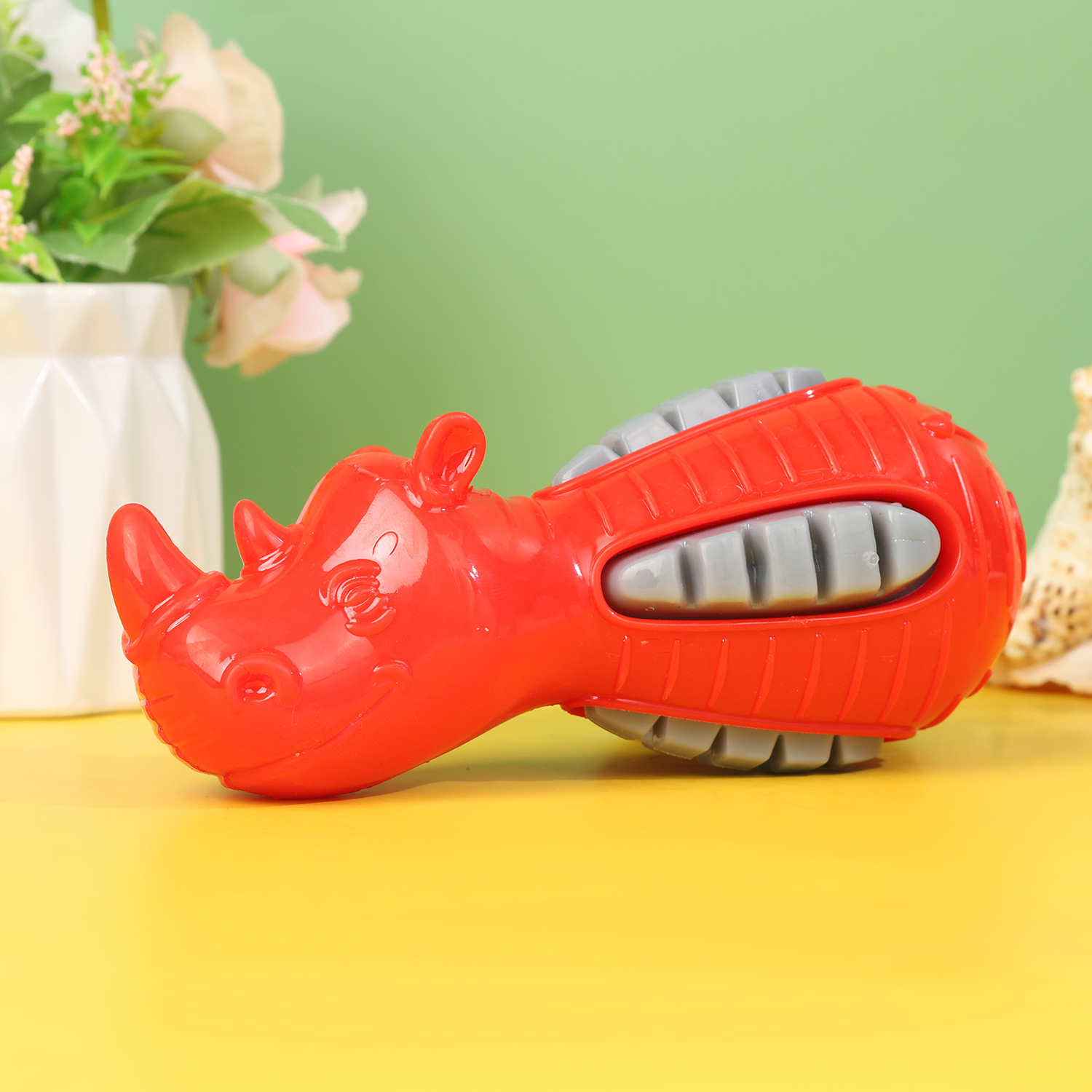 Wholesale dog vocal toys chewing bite resistant TPR teething training floating dogs toys