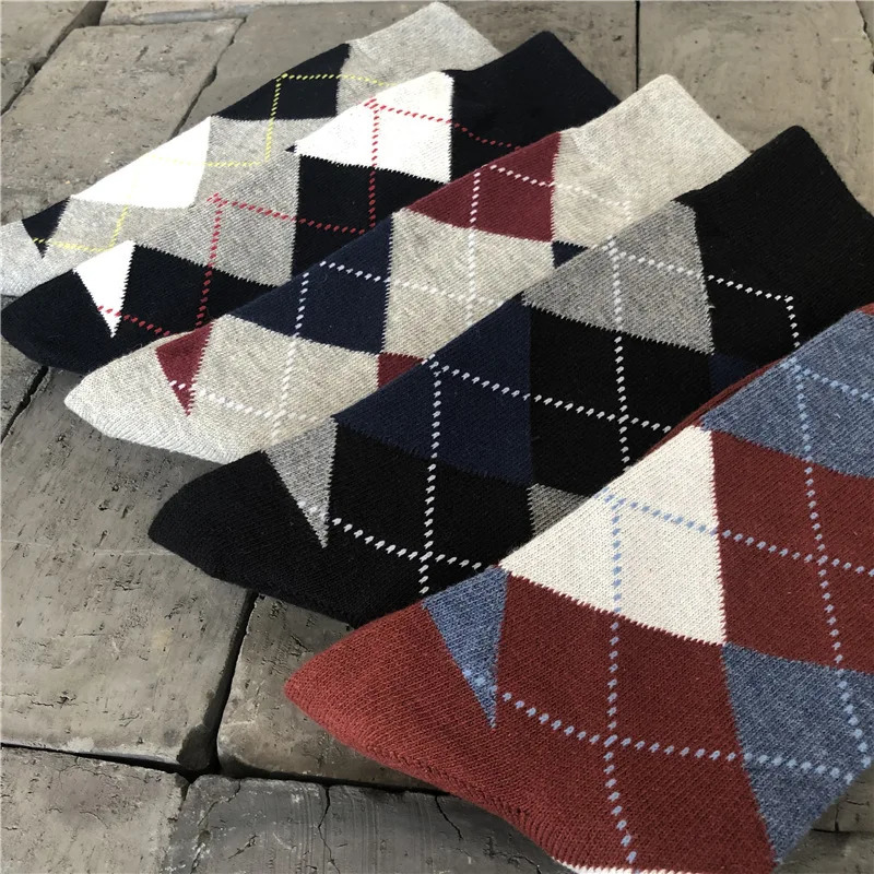 Match autumn and winter classic British style large diamond checkered business casual mens socks thickened 5 pairs/batch 241126