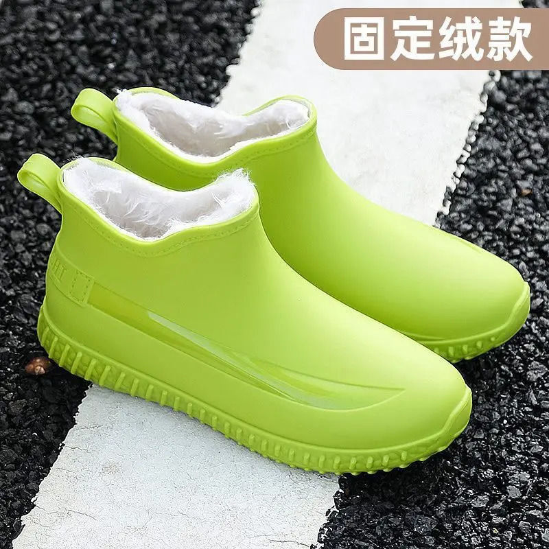 Fashionable and warm womens galoshes ankle rain boots anti slip and waterproof shoes womens winter woolen rain boots womens rubber boots 241126