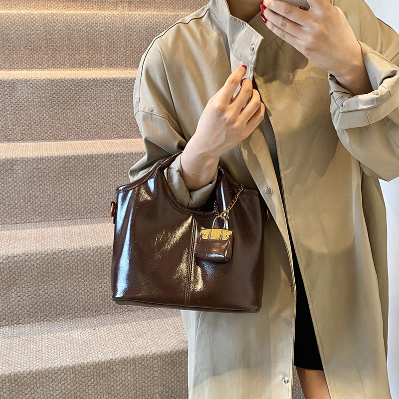 High End Bucket For Bags Handbags Women Autumn And Winter Versatile Fashion Commuting Shoulder Bag Designer