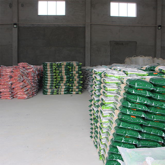 Broken Bentonite Cat Litter Manufacturers Supply Bulk Cat Litter For Sale Agglomerated Fast Sanitary Clean Cat Litter