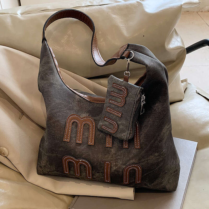 Large Capacity 2024 New Fashionable Casual Single Shoulder Tote Soft Face Versatile Commuter Crossbody Bag for Women