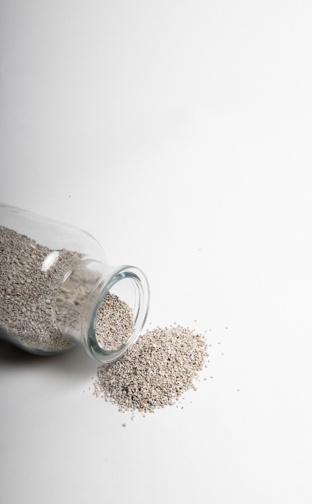 Dust Free Sodium Based Hard Clumping Cat Toilets Products Clay Mineral Bentonite Cat Litter For Animal Use