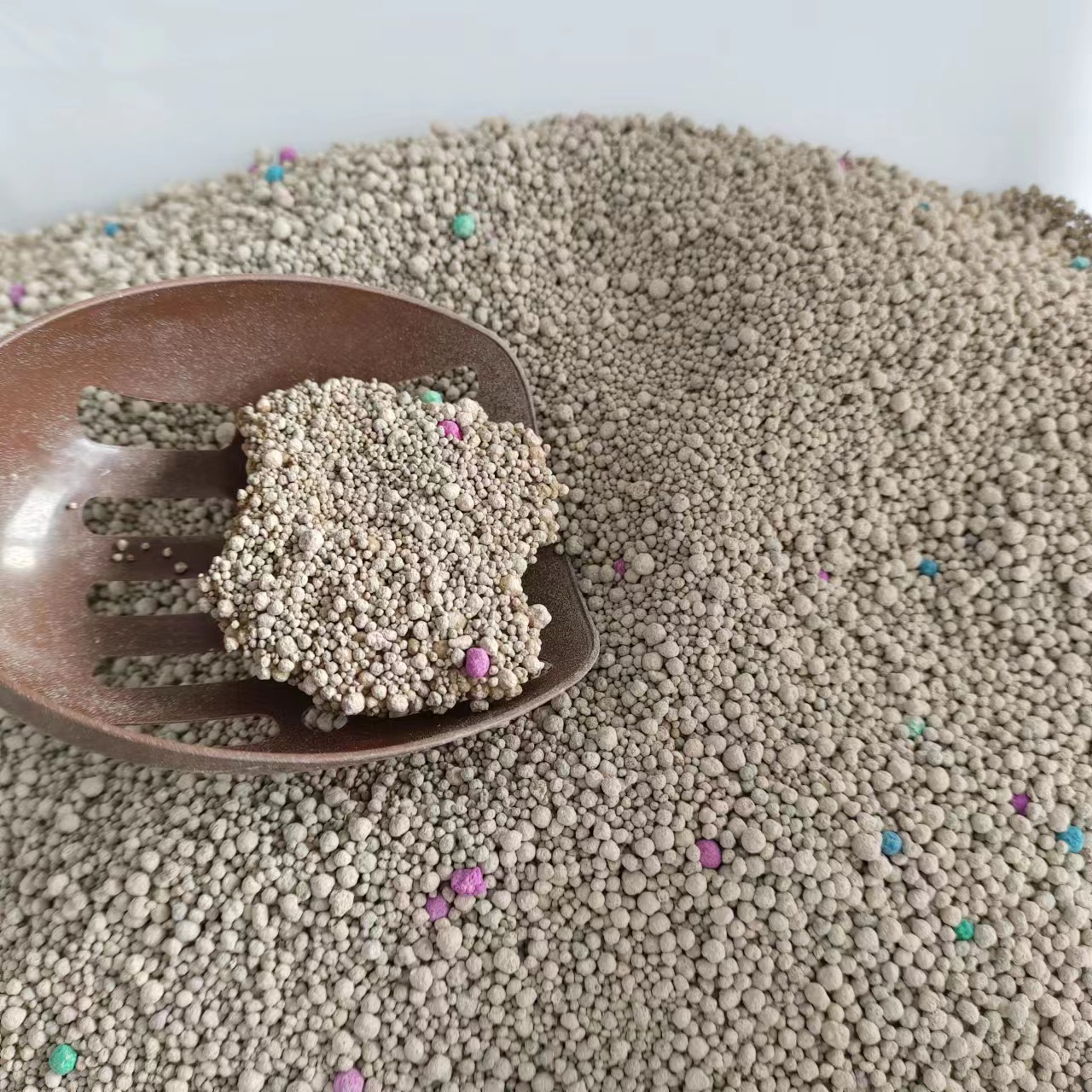strong odor control low dust agglomeration firmly high water absorption bentonite cat litter