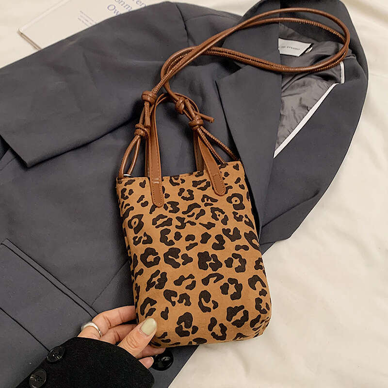Luxury niche design crossbody mobile phone bag for women, 2024 autumn winter new fashionable and versatile frosted handbag