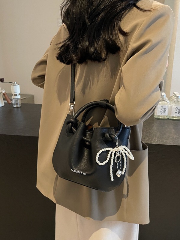 Wrinkled Small For Bags Handbags Women Fashionable Hand-held Shoulder Bag, Simple And Versatile Crossbody Commuting Bucket Bag Designer