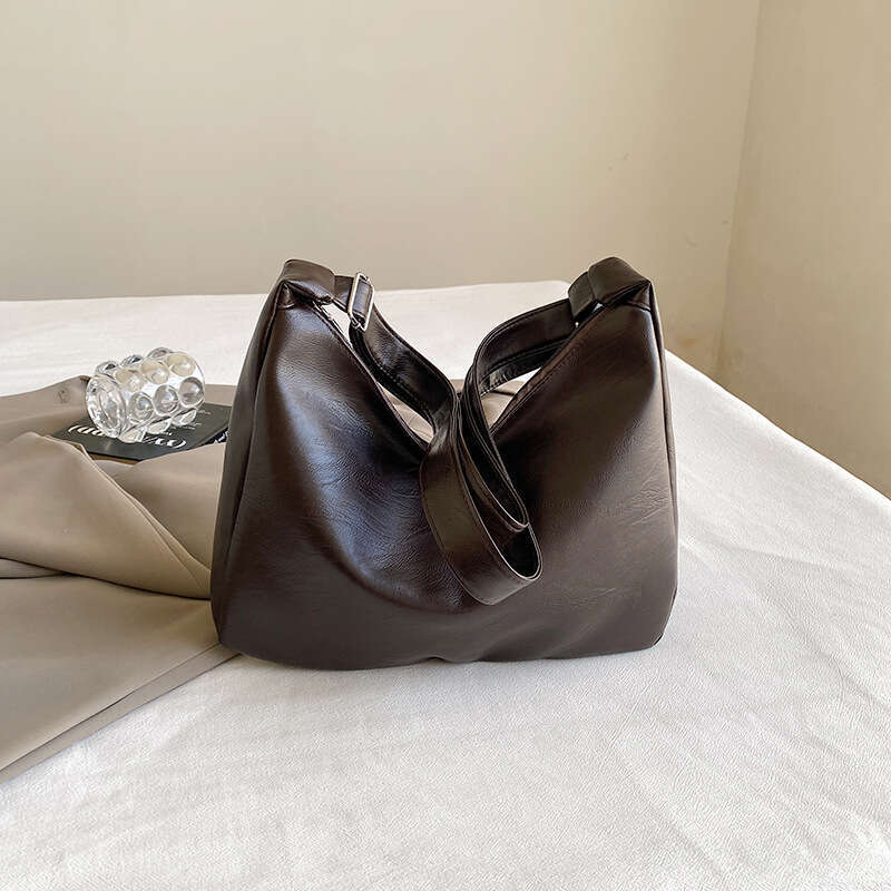 2024 new urban minimalist popular autumn and winter stylish large capacity women's crossbody fashionable single shoulder bag