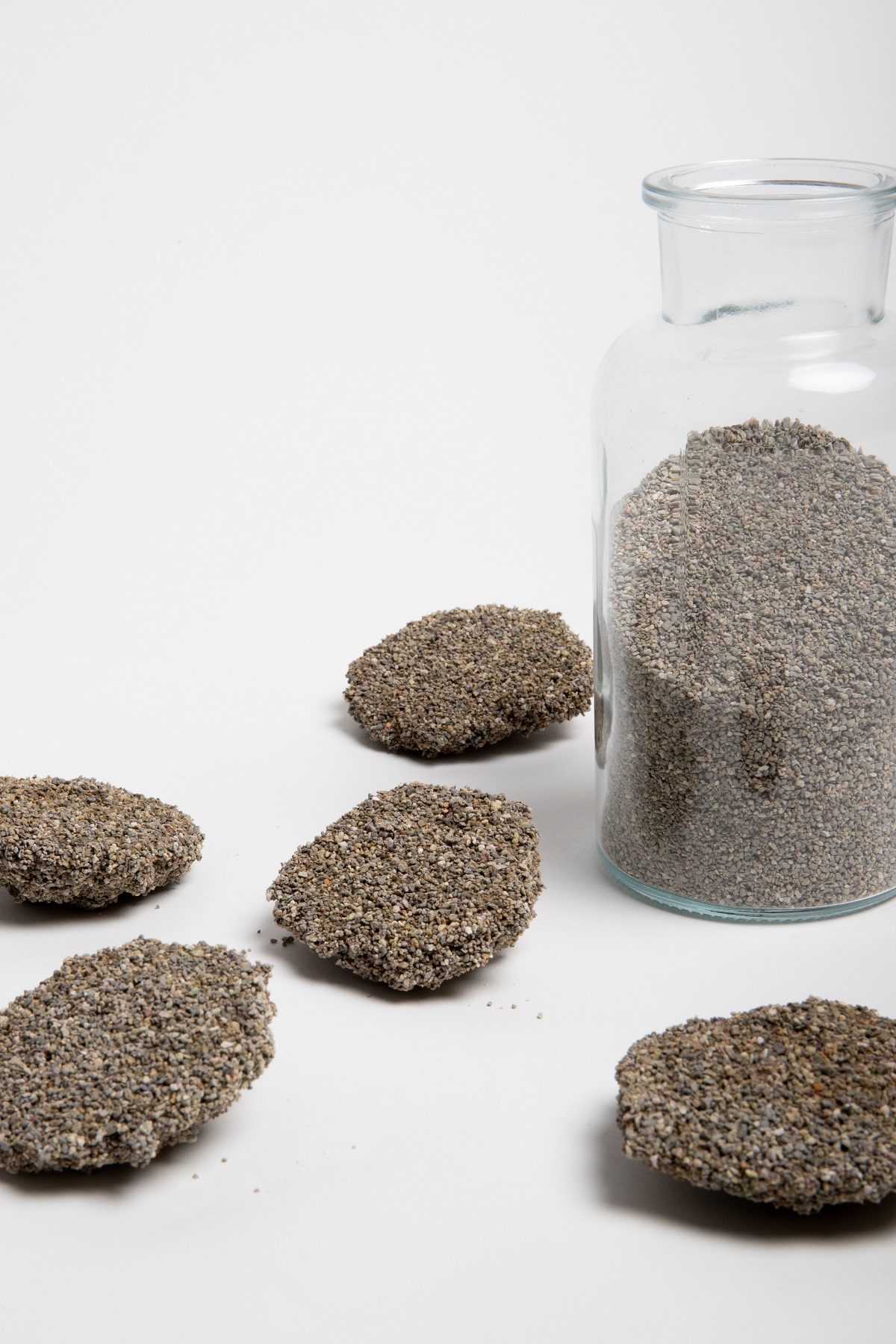 Irregular best selling factory OEM/ODM unicharm wholesale bentonite cat litter sand with scent 1-3.5mm