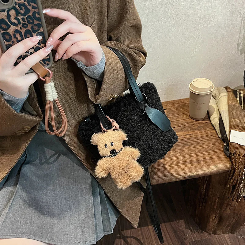 Plush Bag Womens Korean Niche n Autumn and Winter Lamb Wool Portable Bucket Shoulder Messenger 241125