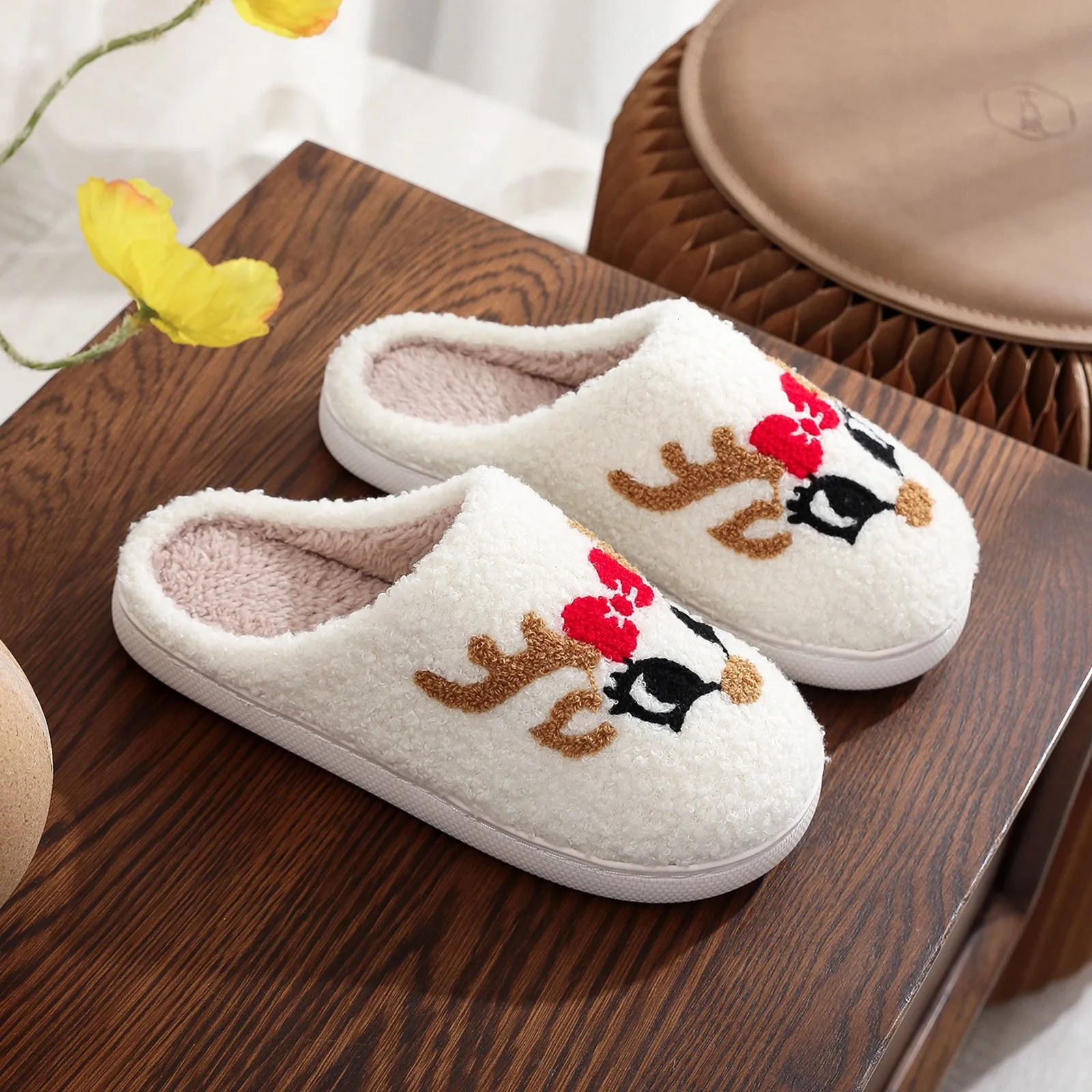Winter Unisex Cartoon Warm Plush Slippers Christmas Cotton Slippers For Men And Women Indoor And Outdoor Warm Slippers 241126