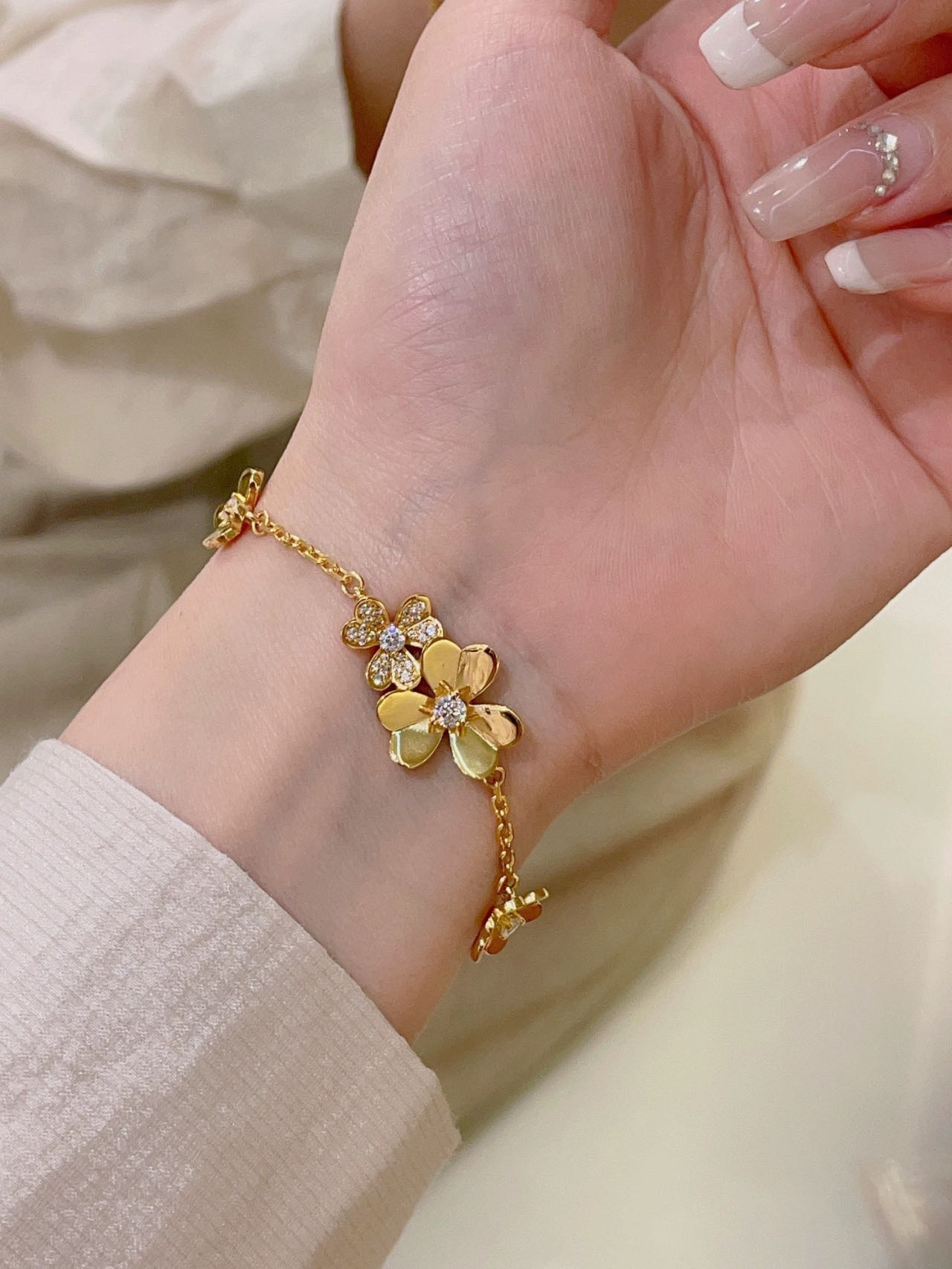 Designer Love Heart Pedestals Bracelets Exquisite Dia Clover For Women Gold Plated Brand Sier Frivoles Bracelet Friends Wedding Party Gift