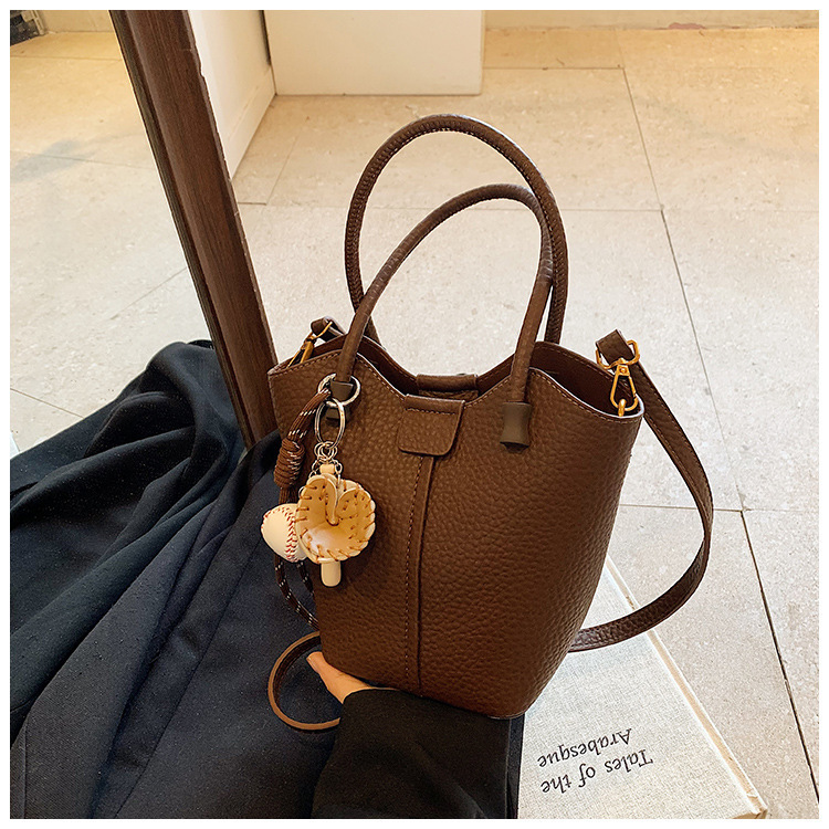 This Year's Popular Bucket For Bags Handbags Women Large Capacity New Autumn And Winter Casual Crossbody Carrying Handle Mother Bag Designer