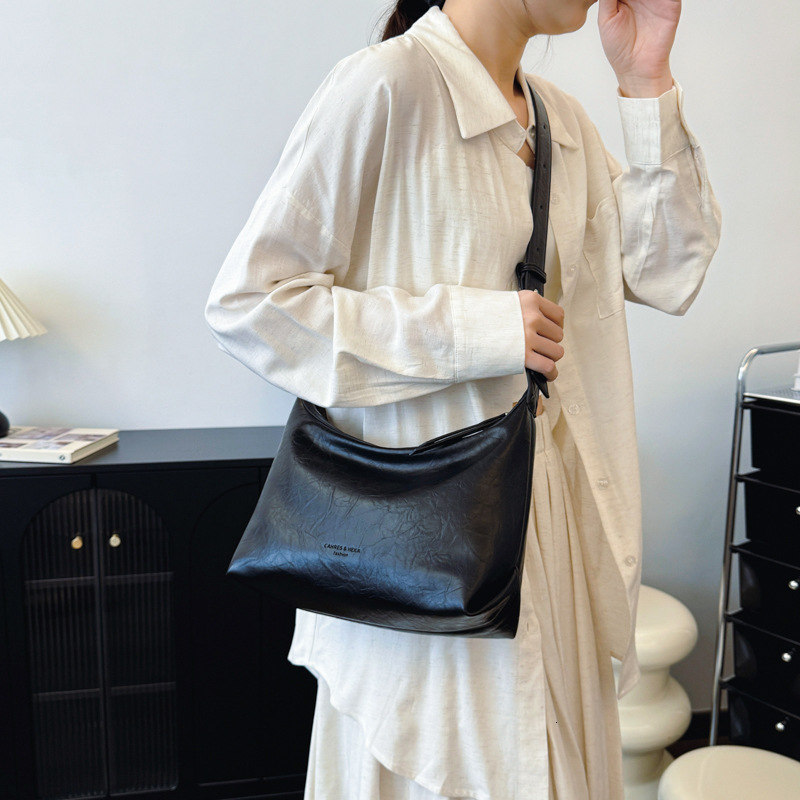 Large Capacity For Bags Handbags Women Autumn And Winter, New Niche Single Shoulder Crossbody Bag, Commuting Dumpling Bag Designer