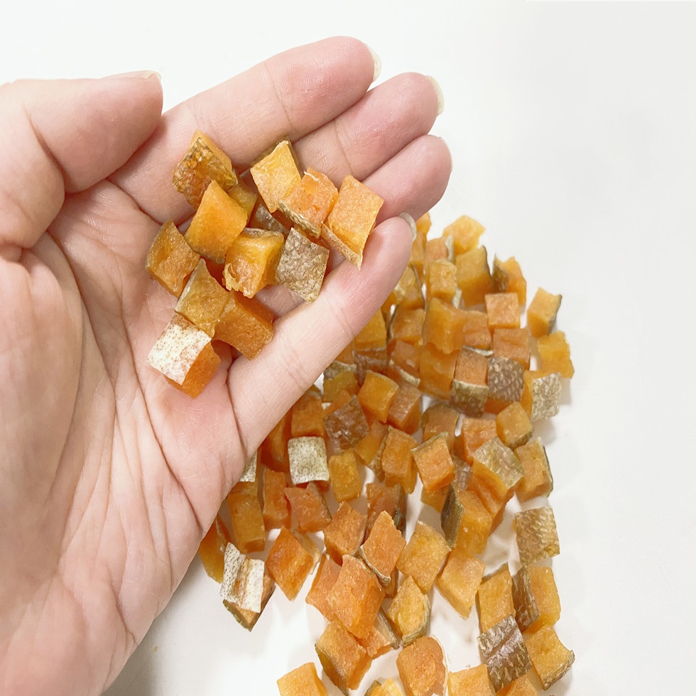 Wholesale Natural Cat Treats Snacks Pet Salmon Cube Cat Treats Salmon Cat Snack pet Treats