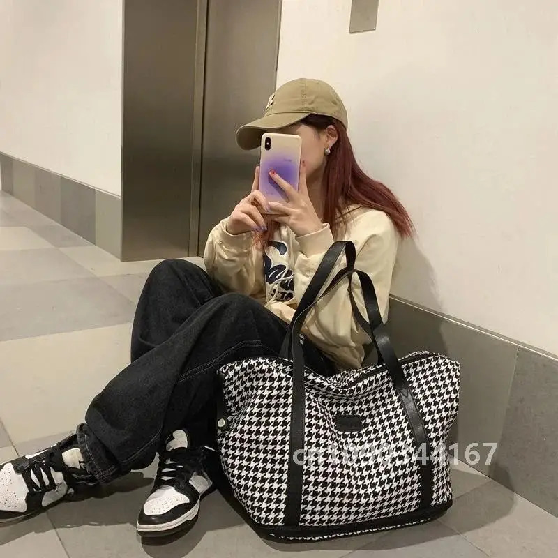 Travel Duffle Large Capacity Women Fitness Sports Bag Dry and Wet Hand Luggage Bag Female er Weekend Bag Travel 241114
