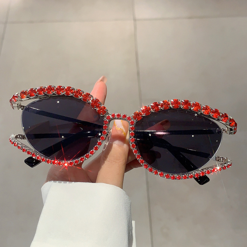 Men and women's hot personality hollowed-out cat-eye diamond sunglasses Europe and the United States ins trend street shot network red with the s