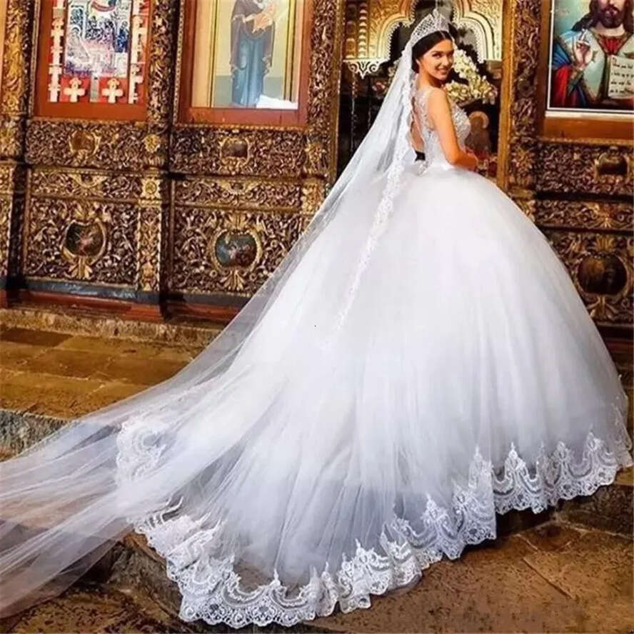 Arabic Crew Neck Tulle Ball Gown Dresses Lace Applique Beaded Court Train Bridal Gowns Wedding Dress