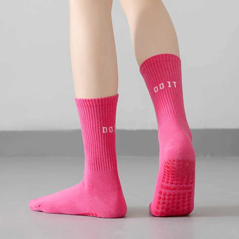 1 Pair Simple Solid Color Mid Calf Cotton Yoga Socks Silicone Non-slip Fitness Pilates Socks Indoor Dance Training Socks XJ250609