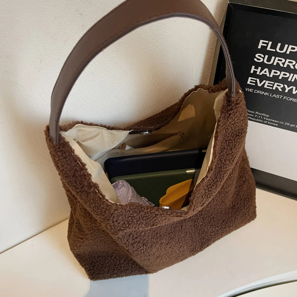 Lamb Wool Underarm Bags for Womens Large Capacity Fluffy Handbag Solid Color Trendy Tote Autumn Winter Furry Shoulder 241125