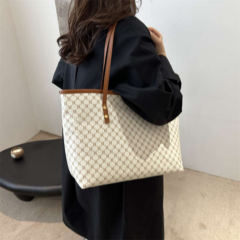 2024 Autumn High end Western Style 100 Handheld for Women's Work Commuting Large Capacity Leisure Tote Bag