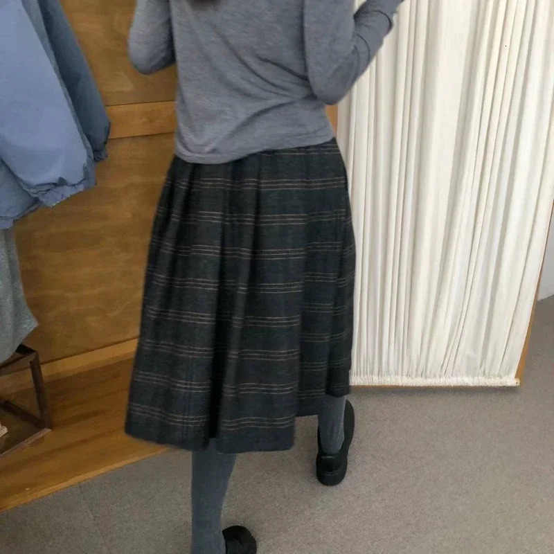 Korean retro pleated loose casual knee length skiing womens spring high waist contrasting color plain A-line skiing 241125