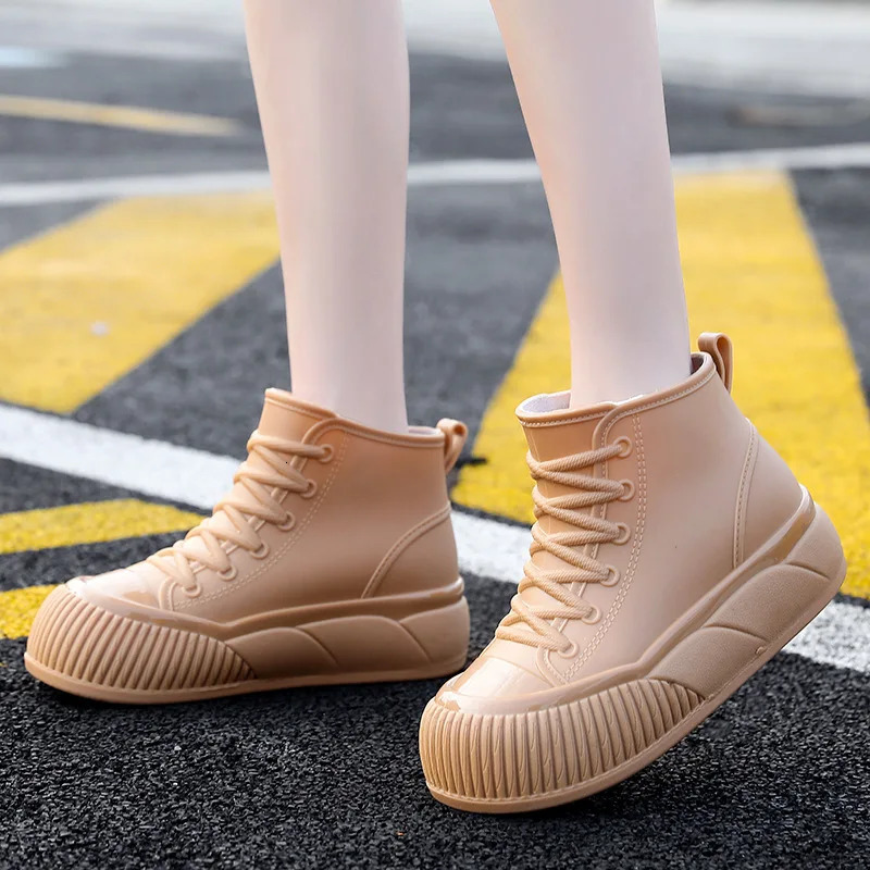 2025 pleated galoshes waterproof rain boots for womens rubber platform shoes 241126