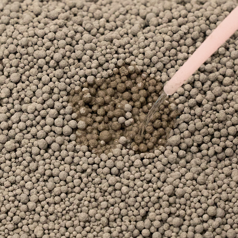 OEM Factory Wholesale Broken Bentonite Cat Litter High Fragrance Dust-Free Strong Clumping Cat litter sand