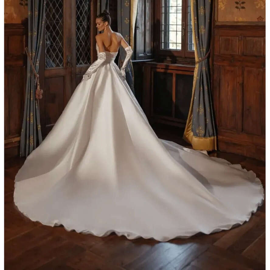 2024 Elegant A E Wedding Dress Strapless Pleated Backless Satin Bridal Party Gowns Sweep Train Vestidos De Novia