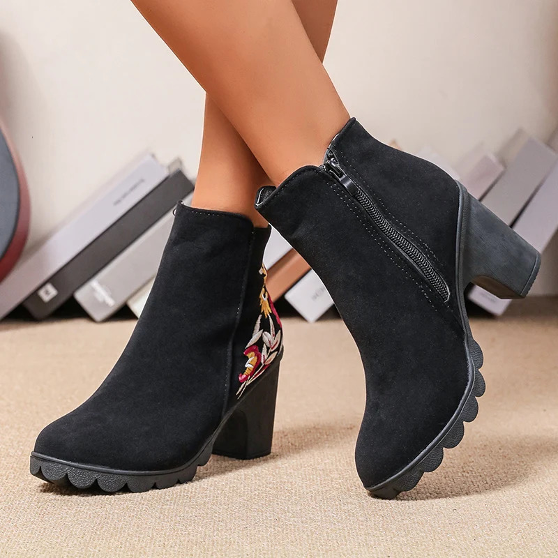 Embroidered High Heels Ankle Boots for Women 2024 Autumn Side Zipper Black Short Botas Mujer Fashion Flower Thick High Heels 241126