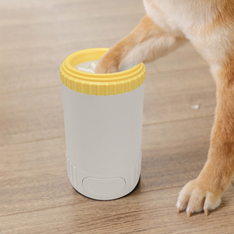 Factory Wholesale Pet Paw washer Safe and Durable Soft Silicone Portable Paw Washer Cleaner For Dogs