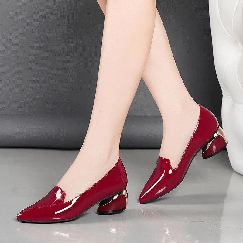 Plus Size 34-42 Ol Office Lady Shoes Black Patent Leather Dress Shoes Pointed Toe Boat Shoes Med Heels Pumps 241126
