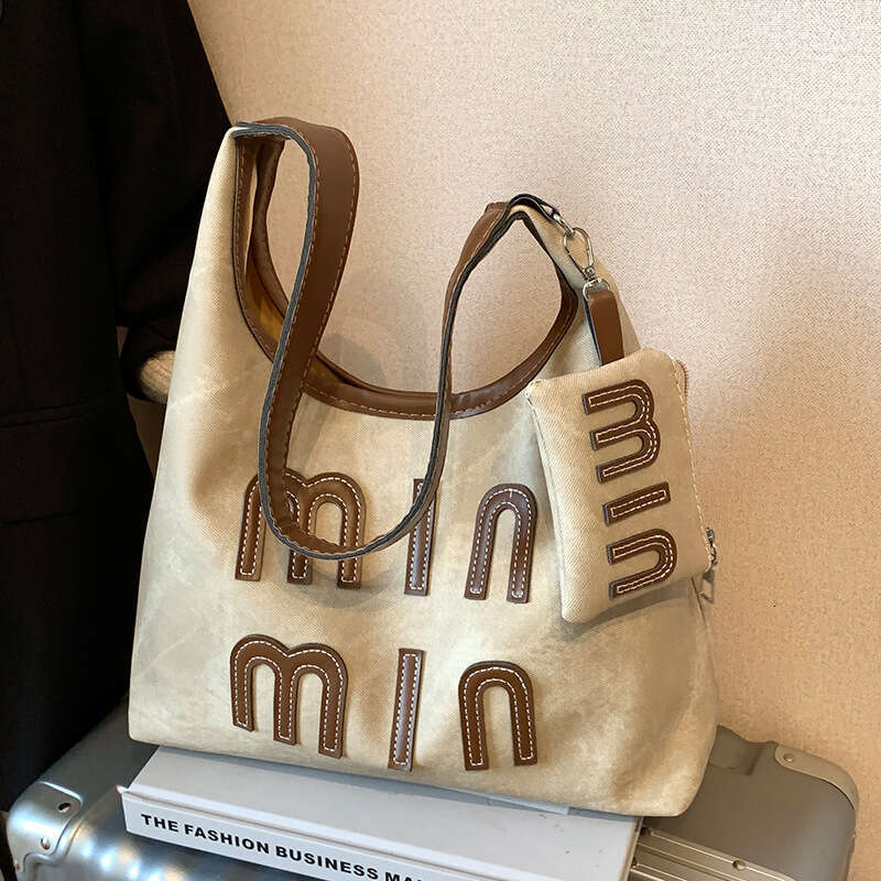 Large Capacity 2024 New Fashionable Casual Single Shoulder Tote Soft Face Versatile Commuter Crossbody Bag for Women