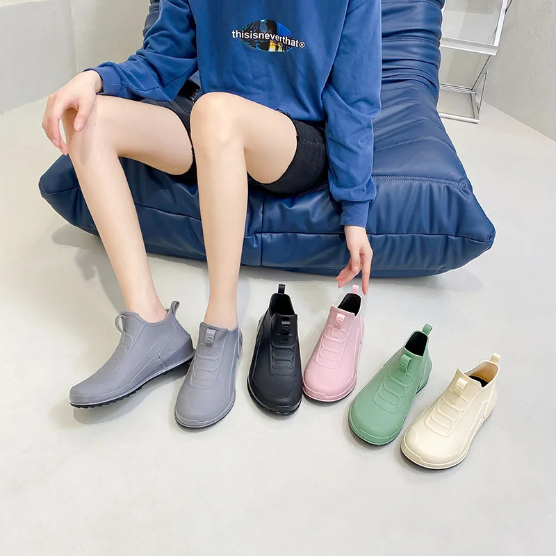 Womens rain boots waterproof rubber boots womens casual sliding in apartment rain boots womens insulated garden Galohes Botas De Chuva 241126